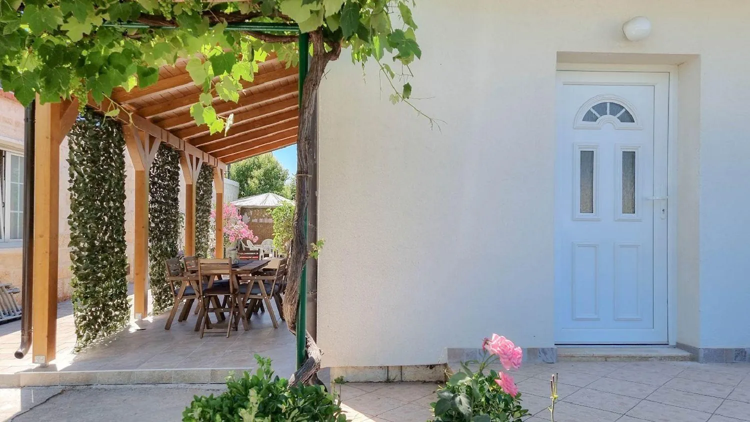 Bezauberndes Apartment Nur 250 Meter Zum Strand Mit Garten, Klima, Waschmaschine Umag 0*,  Croatia