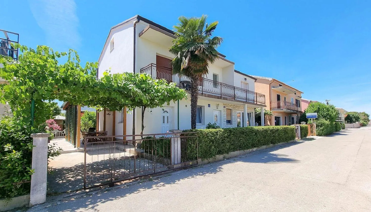 Bezauberndes Apartment Nur 250 Meter Zum Strand Mit Garten, Klima, Waschmaschine Umag Croatia