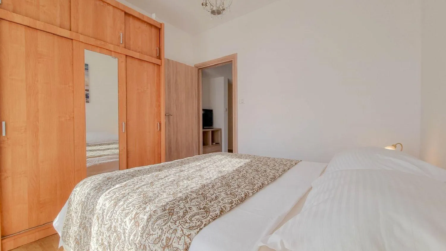 Bezauberndes Apartment Nur 250 Meter Zum Strand Mit Garten, Klima, Waschmaschine Umag