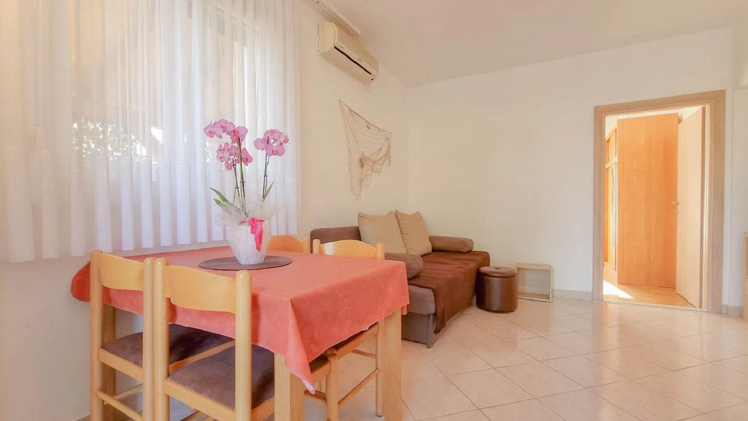 Bezauberndes Apartment Nur 250 Meter Zum Strand Mit Garten, Klima, Waschmaschine Umag Croatia