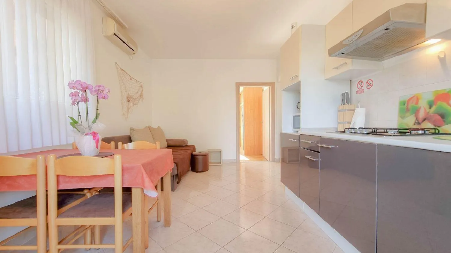 Bezauberndes Apartment Nur 250 Meter Zum Strand Mit Garten, Klima, Waschmaschine Umag