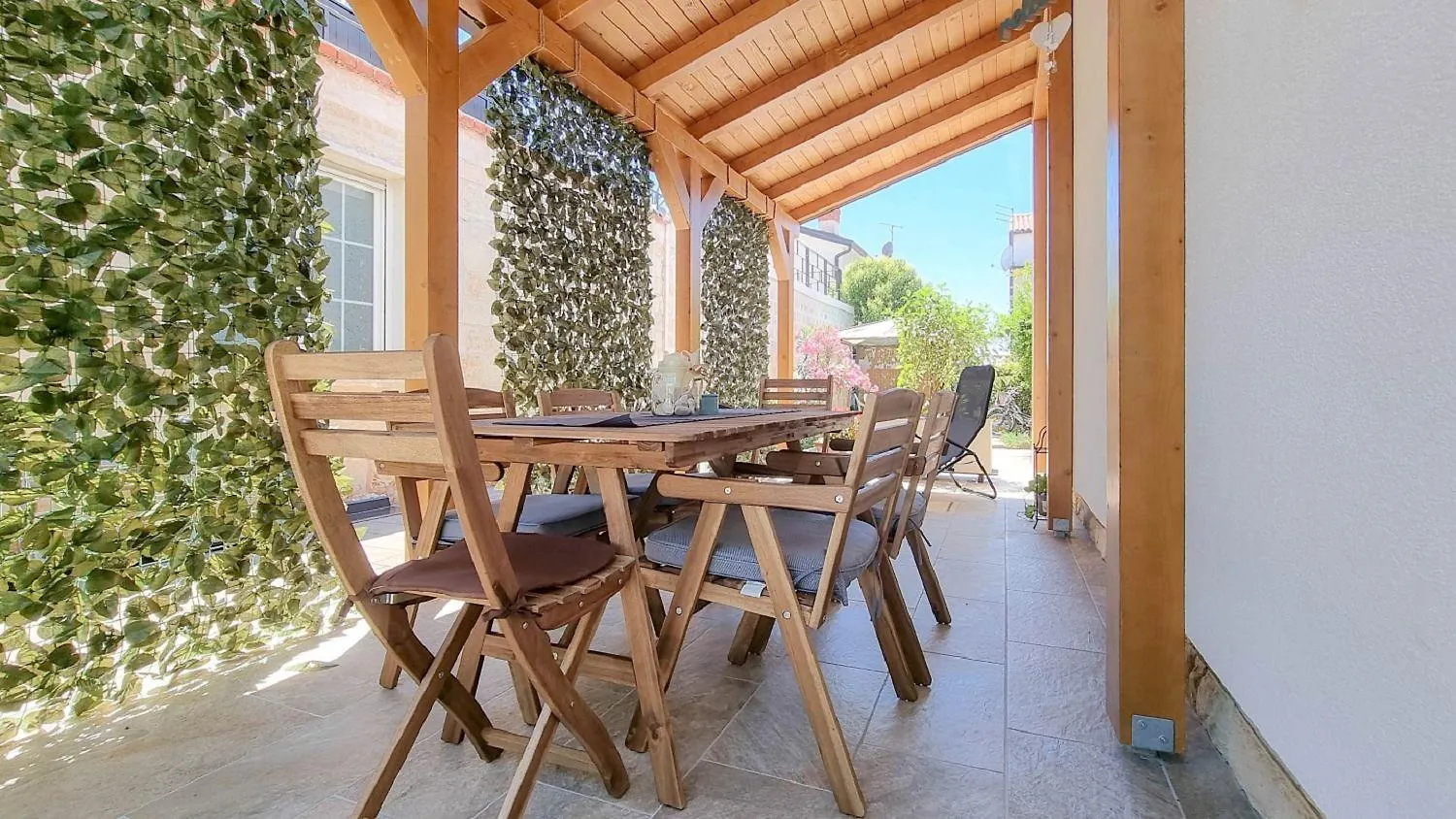 Bezauberndes Apartment Nur 250 Meter Zum Strand Mit Garten, Klima, Waschmaschine Umag 0*,  Croatia